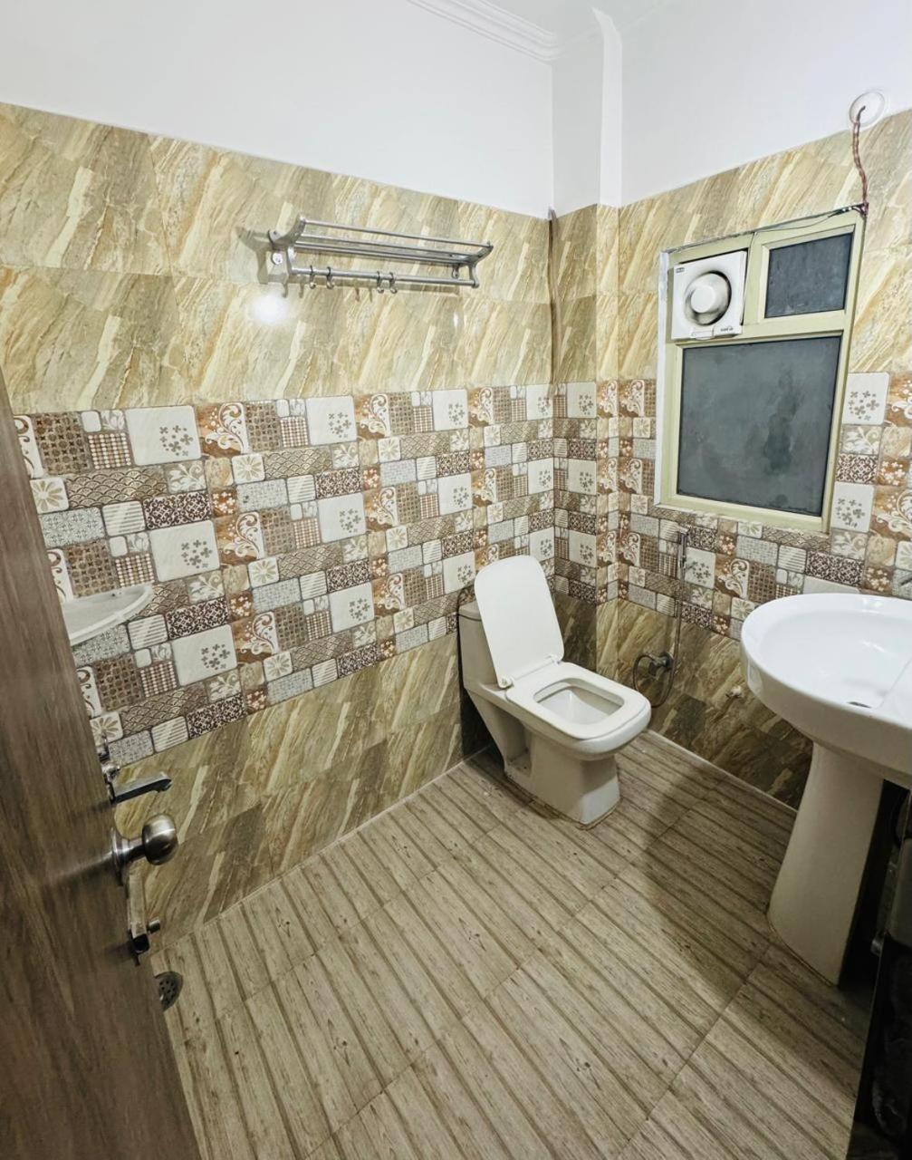 Hotel Pearl Inn Rudrapur Eksteriør billede