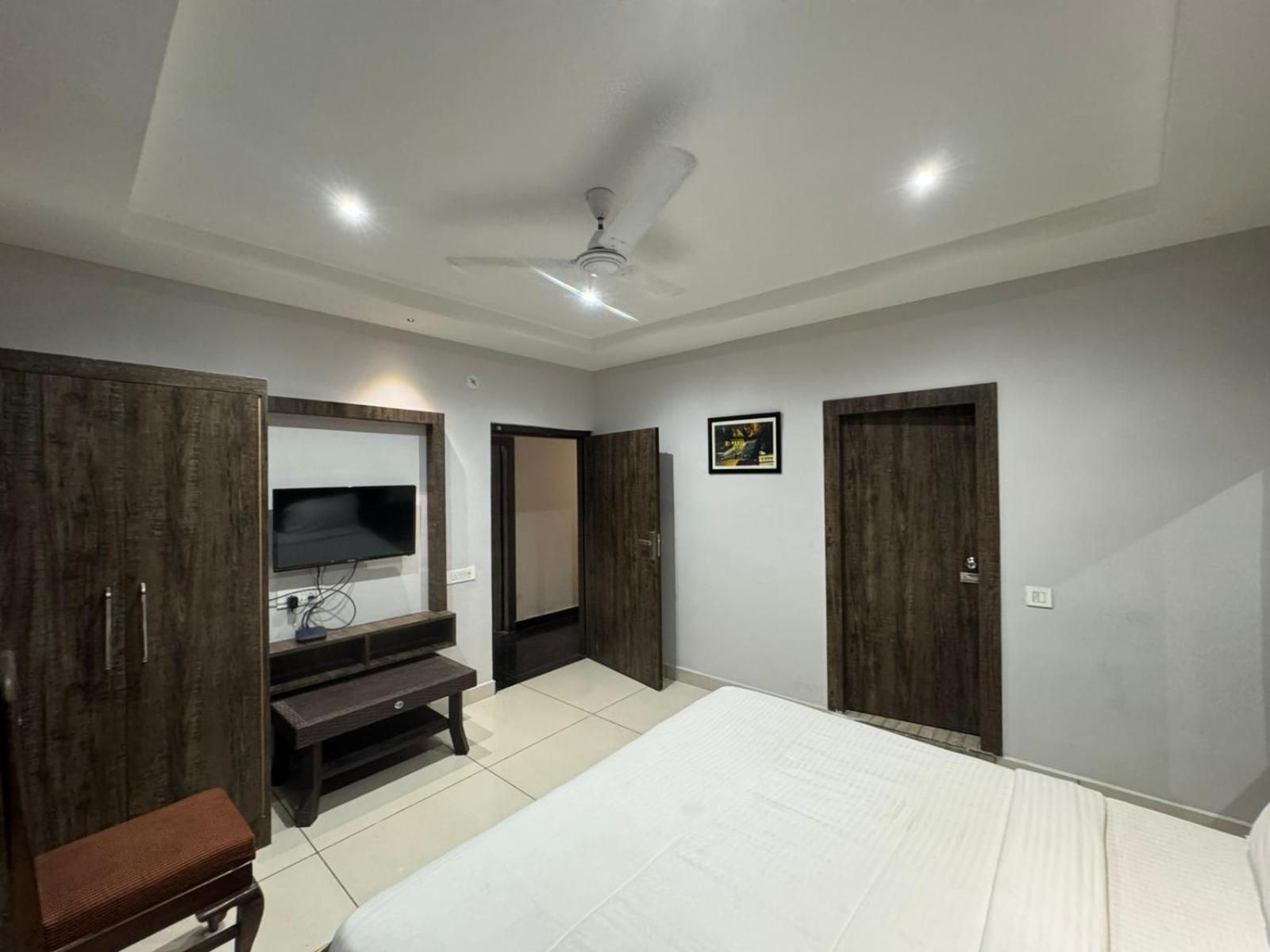 Hotel Pearl Inn Rudrapur Eksteriør billede