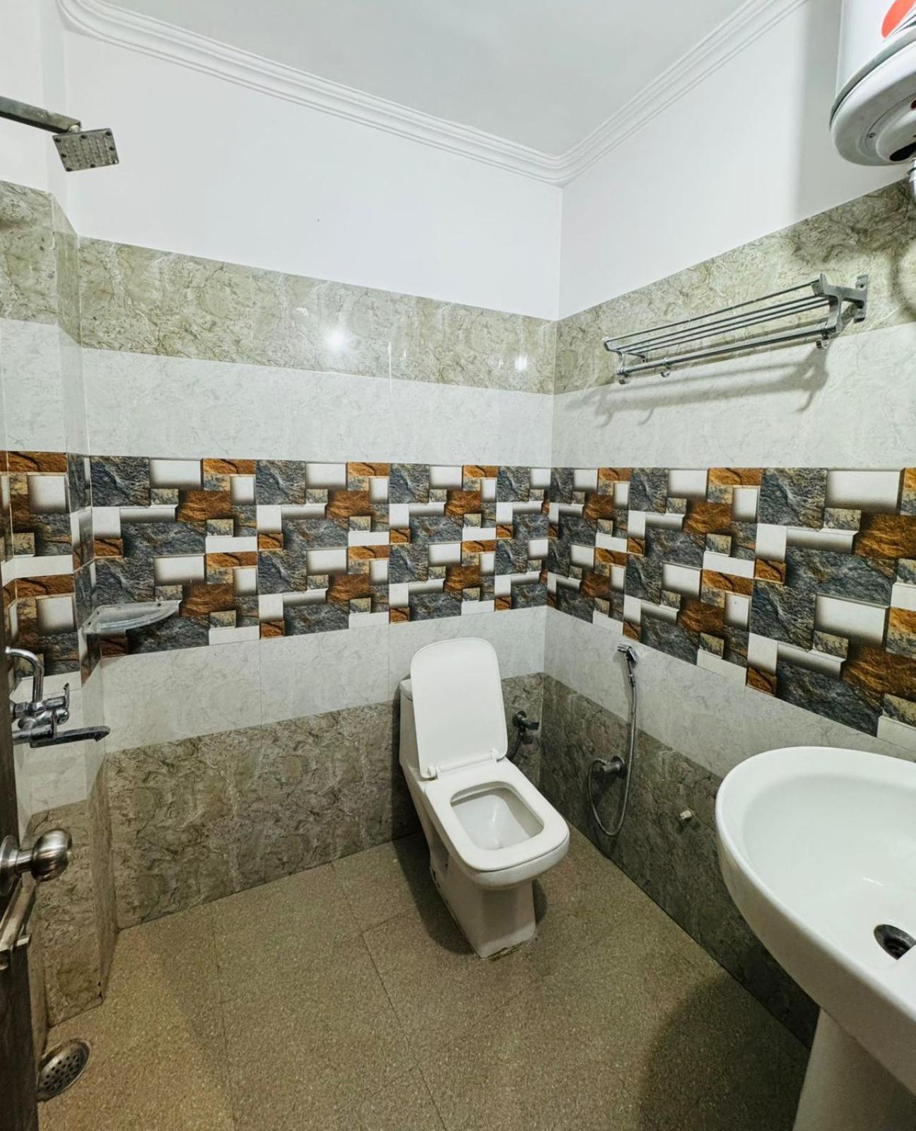 Hotel Pearl Inn Rudrapur Eksteriør billede
