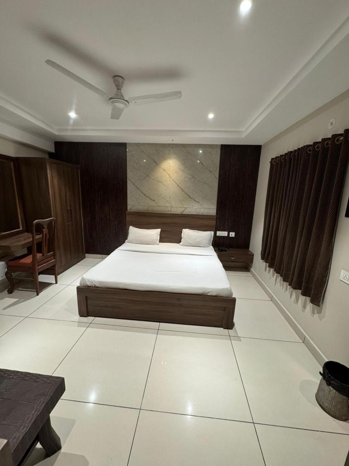 Hotel Pearl Inn Rudrapur Eksteriør billede