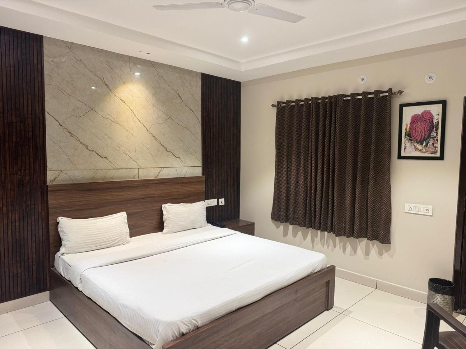 Hotel Pearl Inn Rudrapur Eksteriør billede