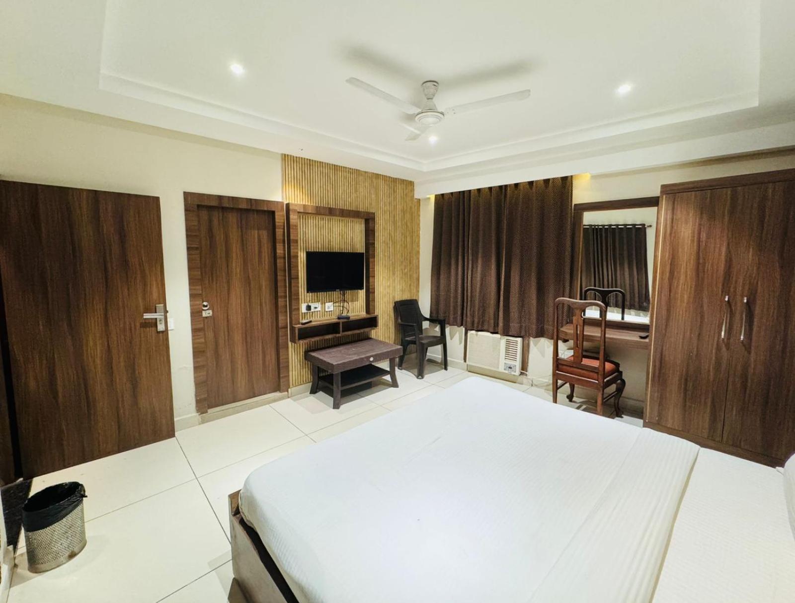Hotel Pearl Inn Rudrapur Eksteriør billede