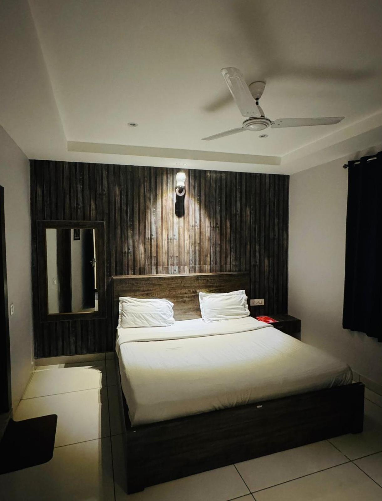 Hotel Pearl Inn Rudrapur Eksteriør billede